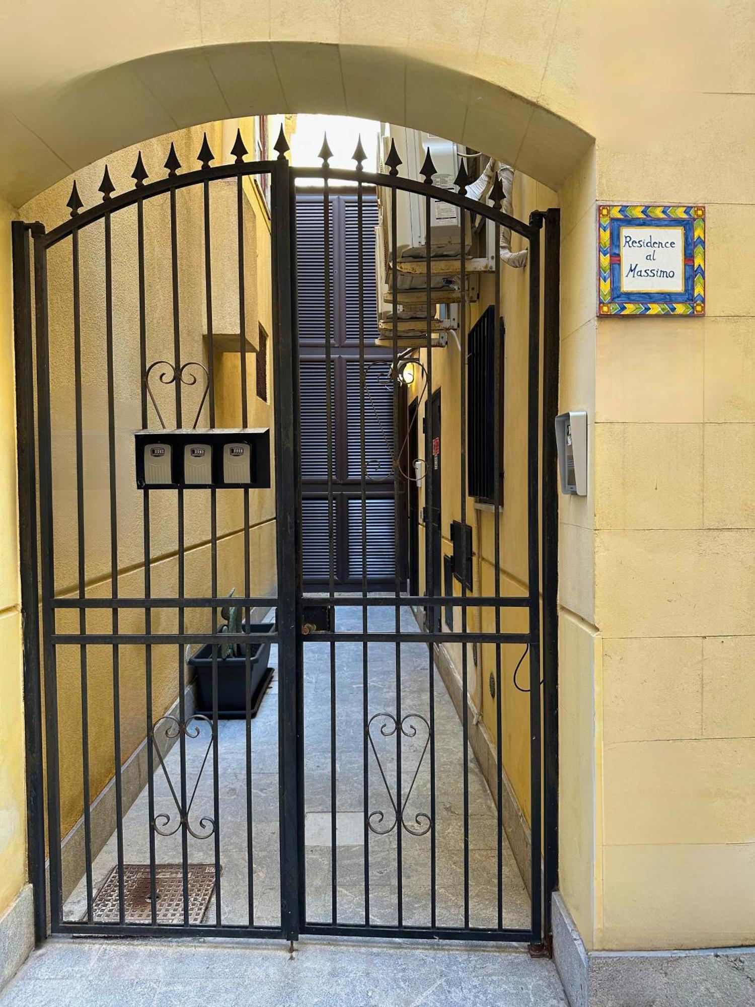 Appartamenti-Residence Al Massimo Παλέρμο Εξωτερικό φωτογραφία